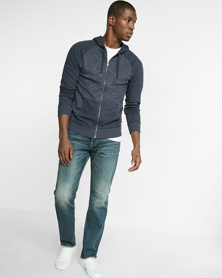 С чем носить темно-синий худи мужчине