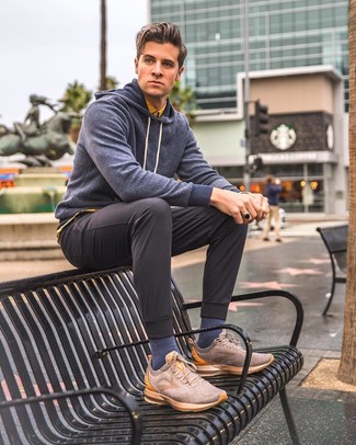 С чем носить темно-синий худи мужчине