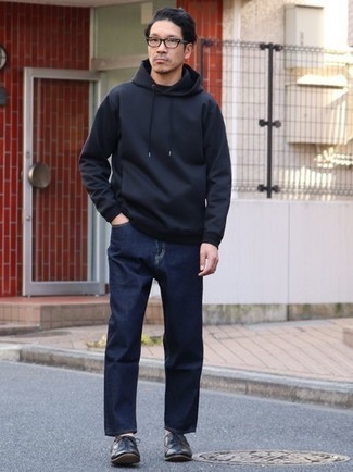 С чем носить темно-синий худи мужчине