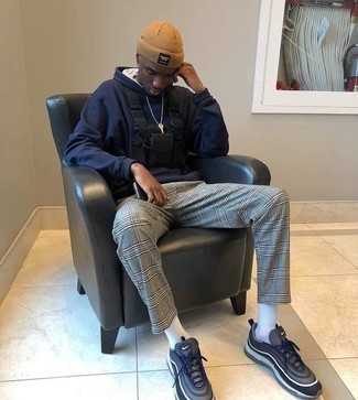 С чем носить темно-синий худи мужчине