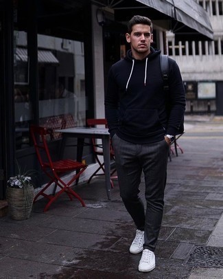 С чем носить темно-синий худи мужчине