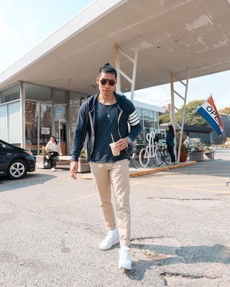 С чем носить темно-синий худи мужчине