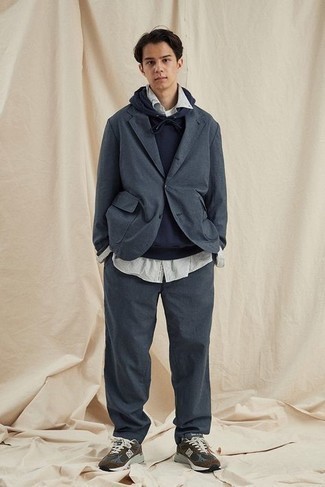 С чем носить темно-синий худи мужчине