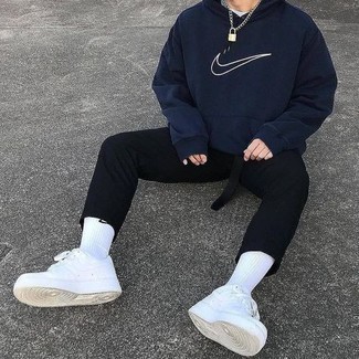 С чем носить темно-синий худи мужчине