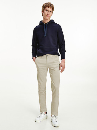 С чем носить темно-синий худи мужчине