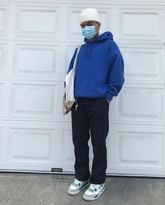С чем носить темно-синий худи мужчине