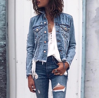 С чем носить темно-синюю куртку женщине