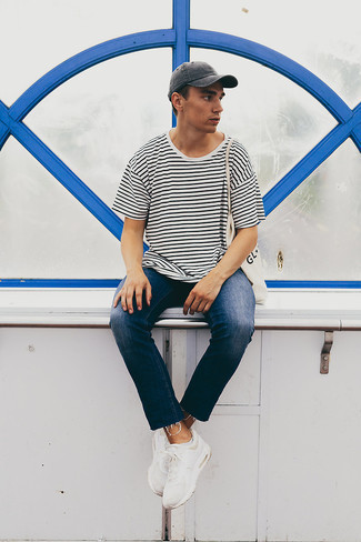 Какие кроссовки носить с темно-синими джинсами мужчине