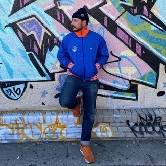 Какие кроссовки носить с темно-синими джинсами мужчине