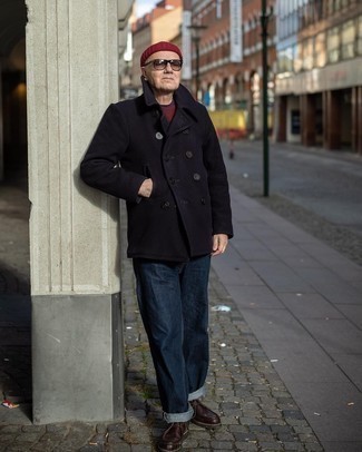 Как носить темно-синие джинсы с черным полупальто