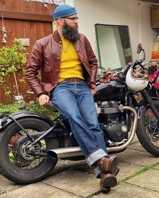 Какие бомберы носить с темно-синими джинсами мужчине