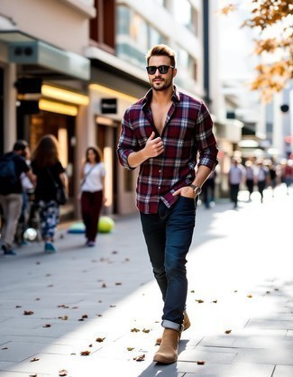 Какие ботинки челси носить с темно-синими джинсами мужчине