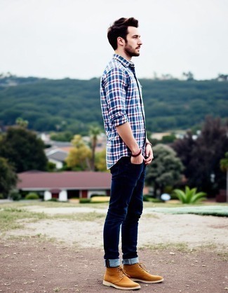 Какие ботинки дезерты носить с темно-синими джинсами