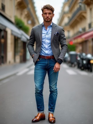 Как носить темно-синие джинсы с серым пиджаком мужчине