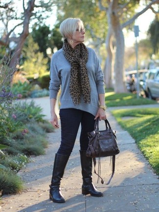 Какие сапоги носить с темно-синими джинсами