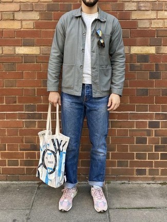 С чем носить темно-синие джинсы мужчине