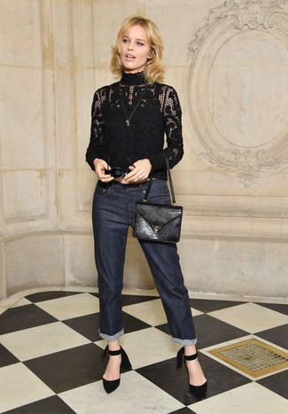 С чем носить темно-синие джинсы женщине