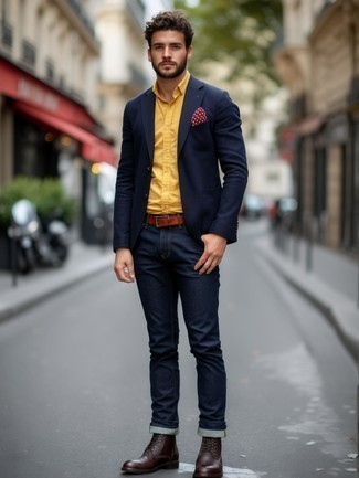 Как носить темно-синие джинсы с темно-синим пиджаком мужчине