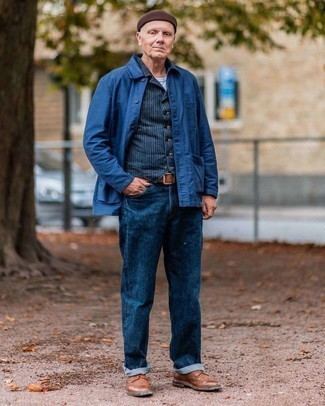 Как носить темно-синие джинсы с темно-синим жилетом