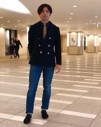 Какое полупальто носить с темно-синими джинсами