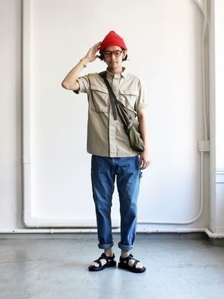 Какие сандалии носить с темно-синими джинсами мужчине