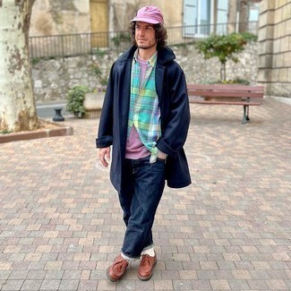 Какие свитшоты носить с темно-синими джинсами мужчине