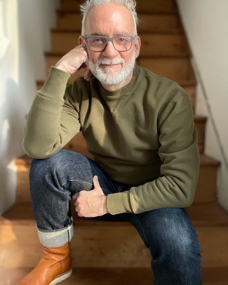 Какие свитшоты носить с темно-синими джинсами мужчине