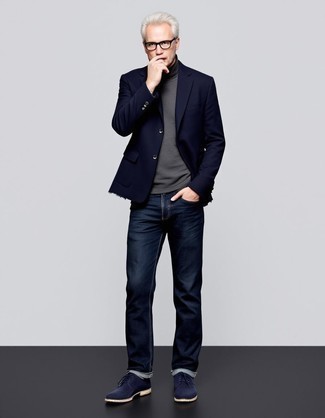 Какие водолазки носить с темно-синими джинсами мужчине