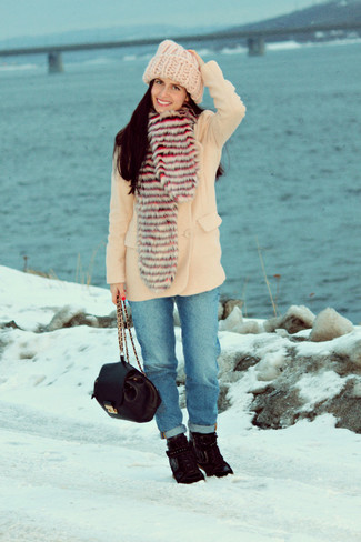 Какие кроссовки на танкетке носить с темно-синими джинсами