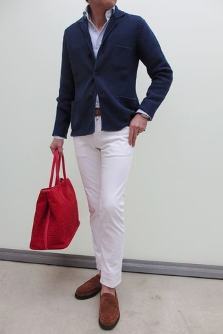 С чем носить темно-синюю вязаную куртку мужчине