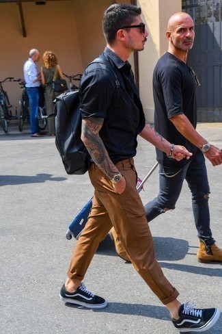 С чем носить темно-синий кожаный рюкзак мужчине