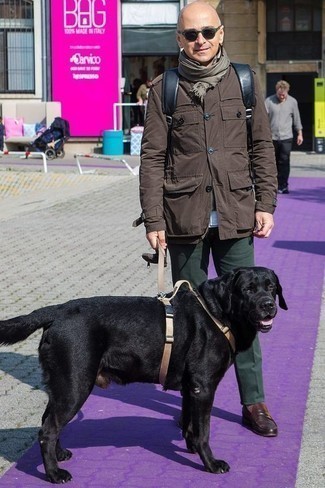 С чем носить темно-синий кожаный рюкзак мужчине