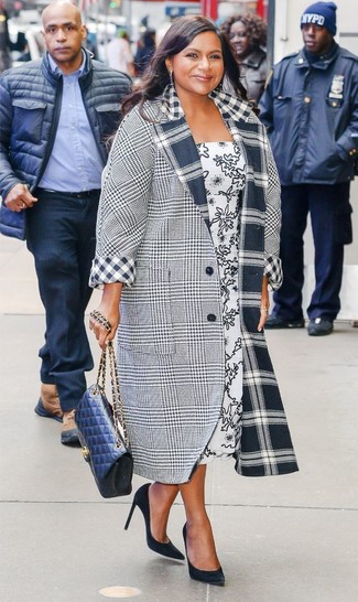 С чем носить темно-синюю кожаную сумку женщине