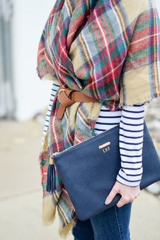 С чем носить темно-синюю кожаную сумку женщине