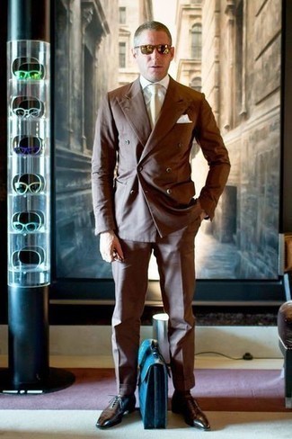 С чем носить темно-синюю кожаную сумку мужчине