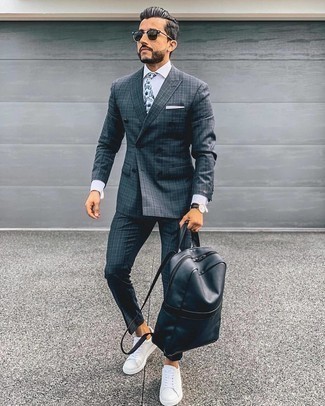 С чем носить темно-синюю кожаную сумку мужчине