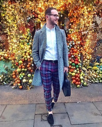 С чем носить темно-синюю кожаную сумку мужчине