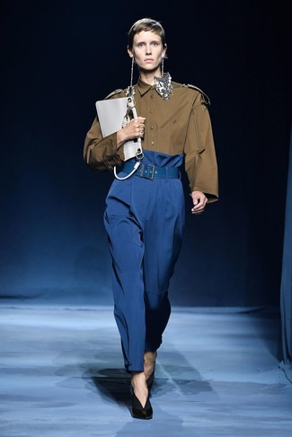 С чем носить темно-синий кожаный ремень женщине