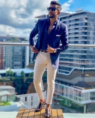 С чем носить темно-синий кожаный ремень мужчине