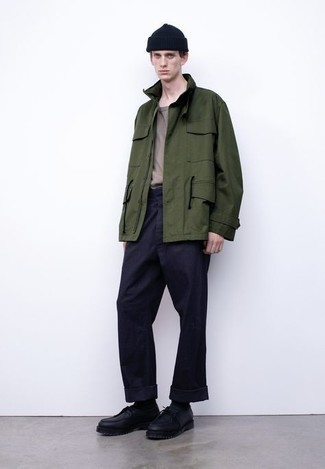 С чем носить темно-синие кожаные ботинки дезерты