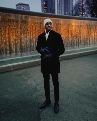 С чем носить темно-синие кожаные перчатки мужчине