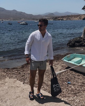 С чем носить темно-синие кожаные сандалии мужчине