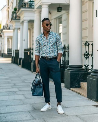 С чем носить темно-синюю кожаную большую сумку мужчине