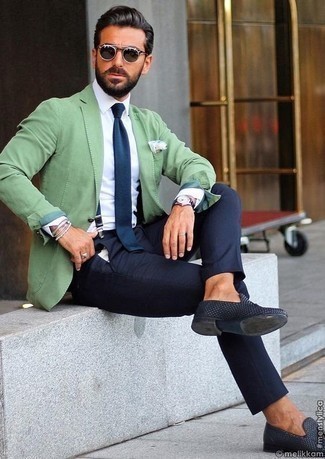 С чем носить темно-синие кожаные часы мужчине