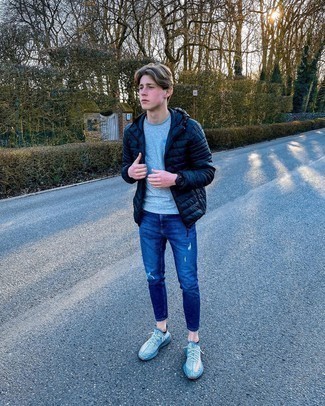 С чем носить темно-синюю легкую куртку мужчине