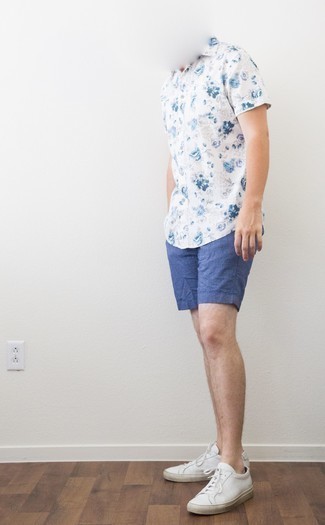 С чем носить темно-синие льняные шорты мужчине