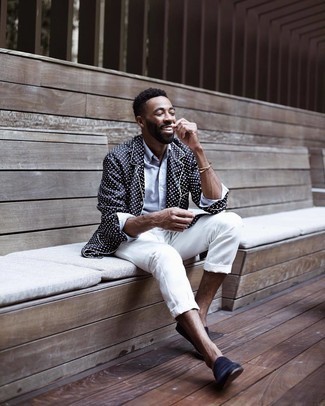 Какие брюки чинос носить с темно-синими лоферами