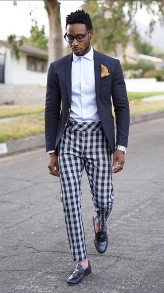 Какие брюки чинос носить с темно-синими лоферами