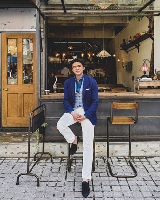 Какие брюки чинос носить с темно-синими лоферами