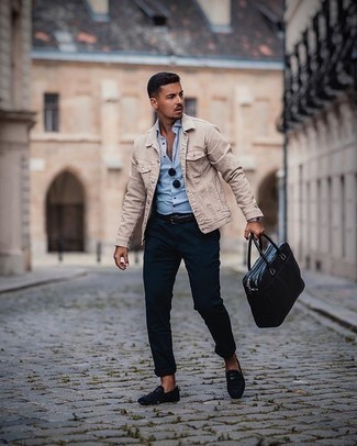 Какие джинсовые куртки носить с темно-синими лоферами мужчине